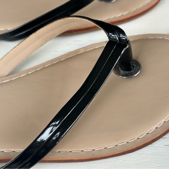 Banana Republic Black Patent Flat Thong Sandals - Picture 2 of 10